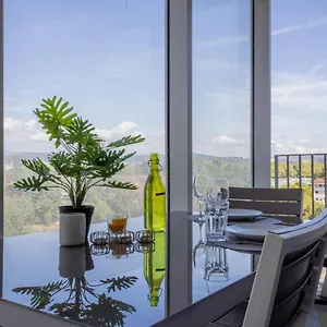 apt-4pers-avec-garage-balcon-et-vue-lac.hotels-rhonealpes.com/