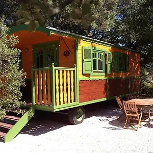 Camping La Roulotte Des Oliviers, Saint-Pierre-de-Vassols